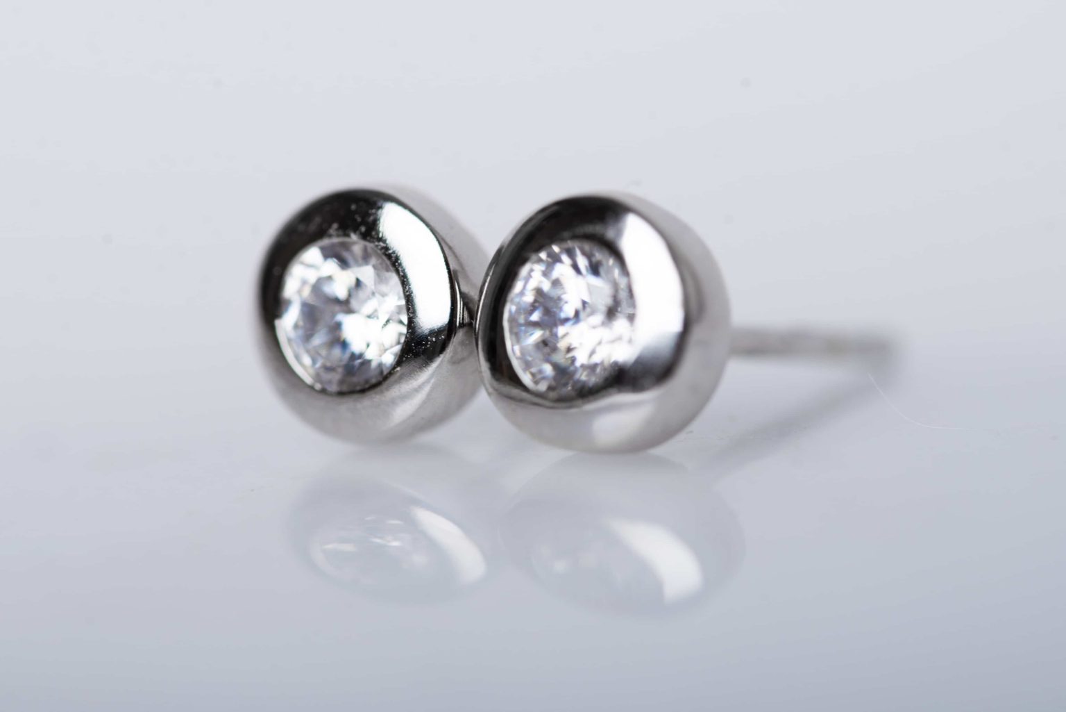 pendientes-altair-plata-chat-n-4mm-p201-4-joyer-a-carmen-villa